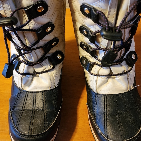 Snow Boots for Kiddos Totes size 2 - Picture 2 of 3